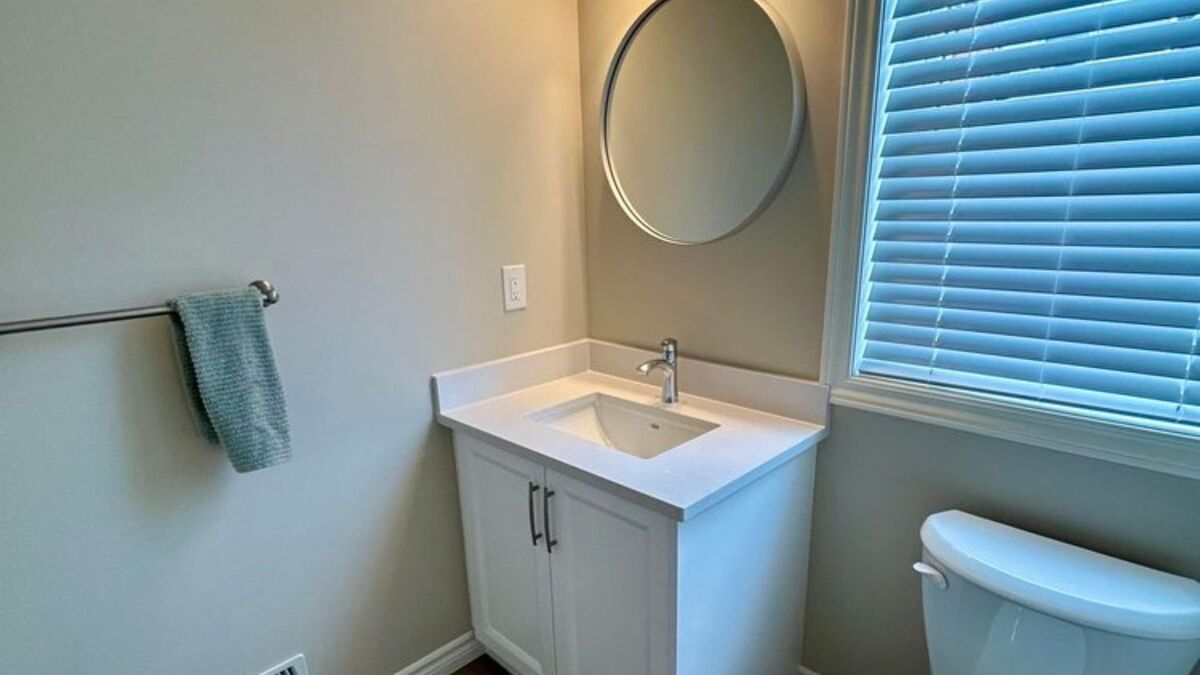 2-pc powder room on main level thumbnail