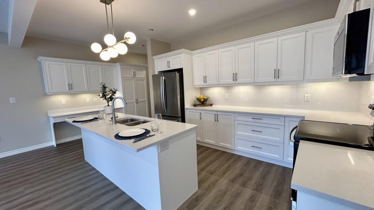 quartz counters, under cab lighting, stainless appliances thumbnail