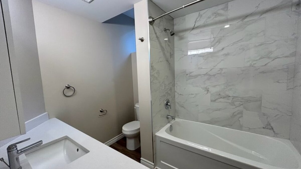 Lower level bathroom thumbnail