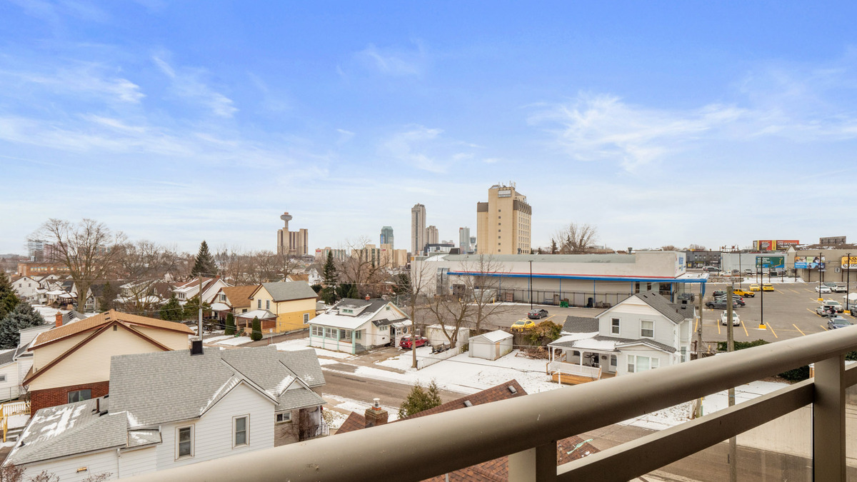 Balcony views of Niagara Falls Skyline thumbnail